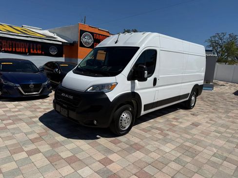 Used 2025 RAM ProMaster 2500 w/ Convenience Group FWD image 2