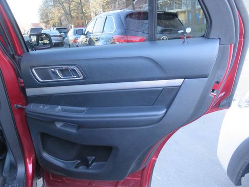 Used 2016 Ford Explorer XLT w/ Equipment Group 202A image 30