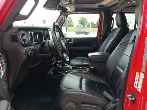 Used 2019 Jeep Wrangler Unlimited Sahara w/ Quick Order Package 24M Moab AWD/4WD image 8