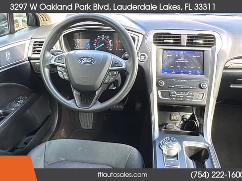 Used 2020 Ford Fusion SE image 31