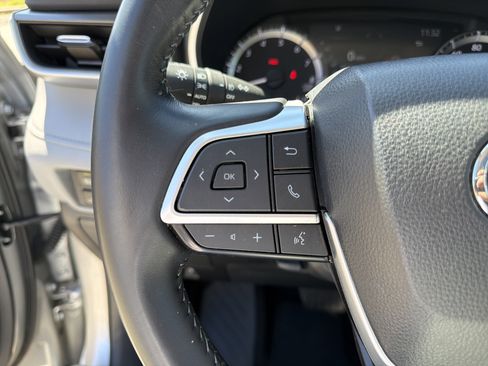 Used 2023 Toyota Highlander XLE image 26