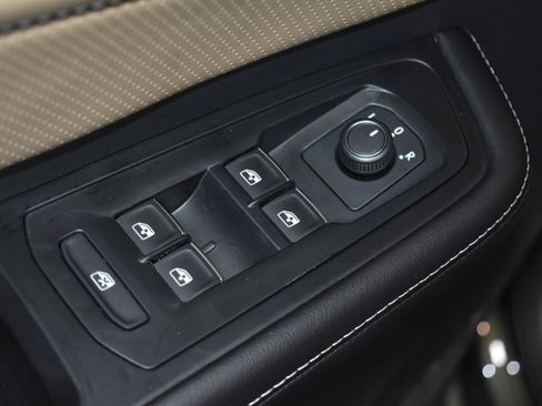 New 2026 Volkswagen Atlas Cross Sport SE image 4