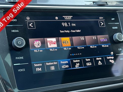 Certified 2024 Volkswagen Tiguan SE R-Line image 19