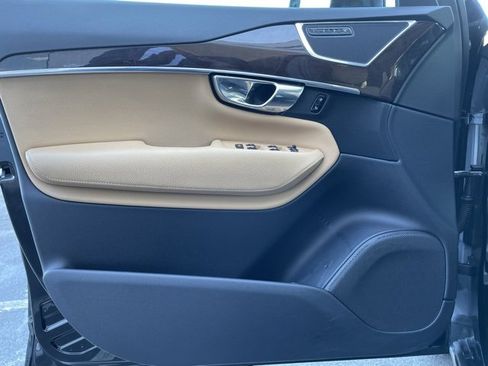 Used 2016 Volvo XC90 T6 Momentum w/ Momentum Plus Package image 9