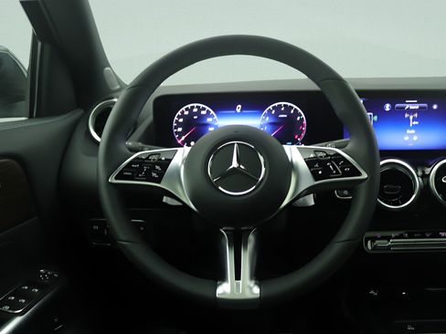Certified 2026 Mercedes-Benz GLA 250 4MATIC image 8
