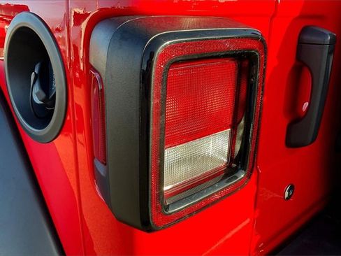 Used 2018 Jeep Wrangler Sport S image 29