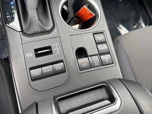 Used 2024 Toyota Highlander LE image 29