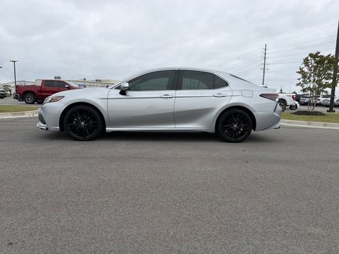 Used 2022 Toyota Camry XSE FWD image 2