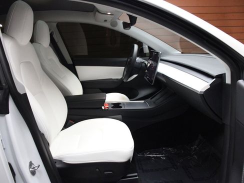 Used 2022 Tesla Model Y Performance image 20