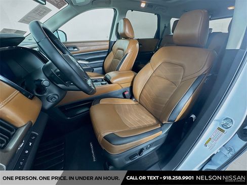 Certified 2025 Nissan Pathfinder Platinum image 22