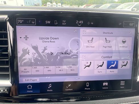 Used 2023 Chrysler Pacifica Touring-L AWD/4WD image 22