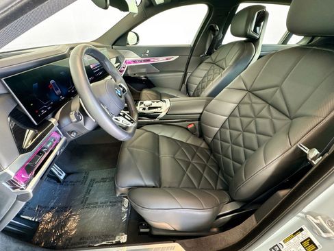 Used 2025 BMW 740i xDrive 740i xDrive w/ Premium Package image 19