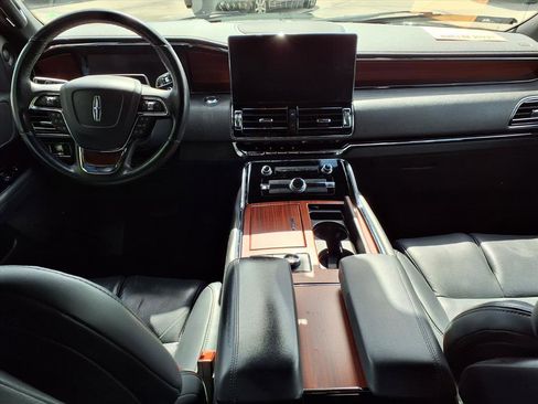 Used 2023 Lincoln Navigator Reserve image 11