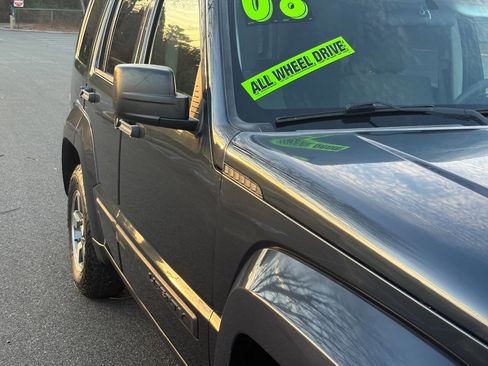 Used 2008 Jeep Liberty Sport image 9