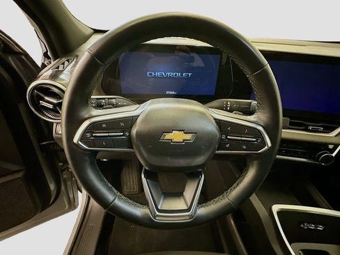 Used 2025 Chevrolet Equinox LT w/ Convenience Package II image 18