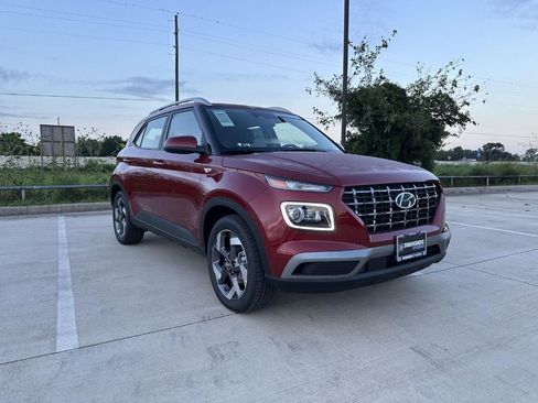 New 2025 Hyundai Venue Limited image 3