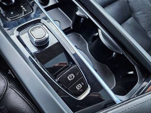 Certified 2023 Volvo XC60 B5 Plus w/ Climate Package AWD/4WD image 24