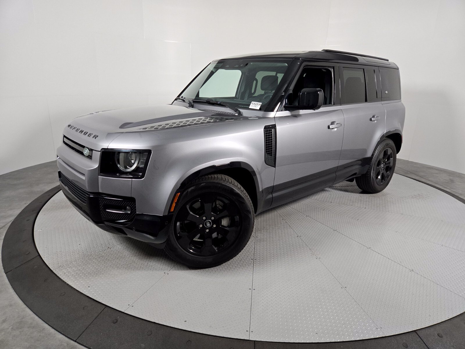 Used 2024 Land Rover Defender 110 X-Dynamic SE AWD/4WD image 1