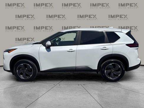 Used 2025 Nissan Rogue SV FWD image 2