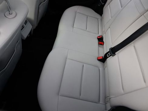 Used 2013 Mercedes-Benz E 350 4MATIC Wagon image 13