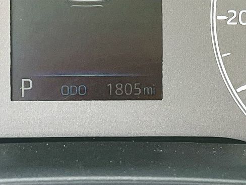 Used 2025 Toyota Corolla Cross LE image 12