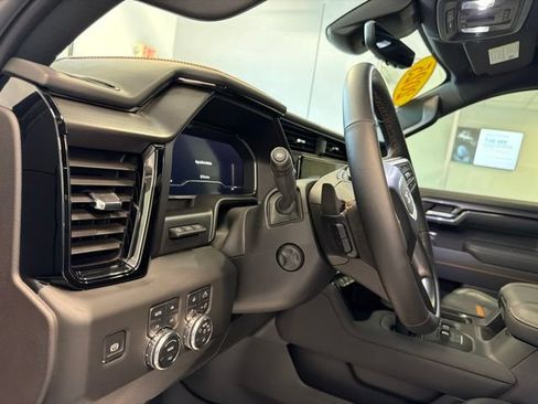 Used 2025 GMC Sierra 1500 AT4 w/ Technology Package AWD/4WD image 23