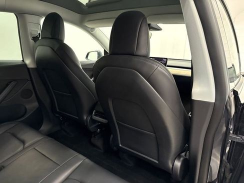 Used 2022 Tesla Model Y Long Range image 39