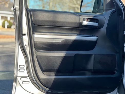 Used 2017 Toyota Tundra SR5 w/ SR5 Upgrade Package AWD/4WD image 10