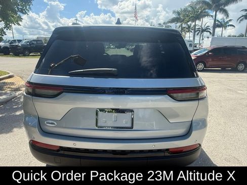 New 2025 Jeep Grand Cherokee Altitude image 8