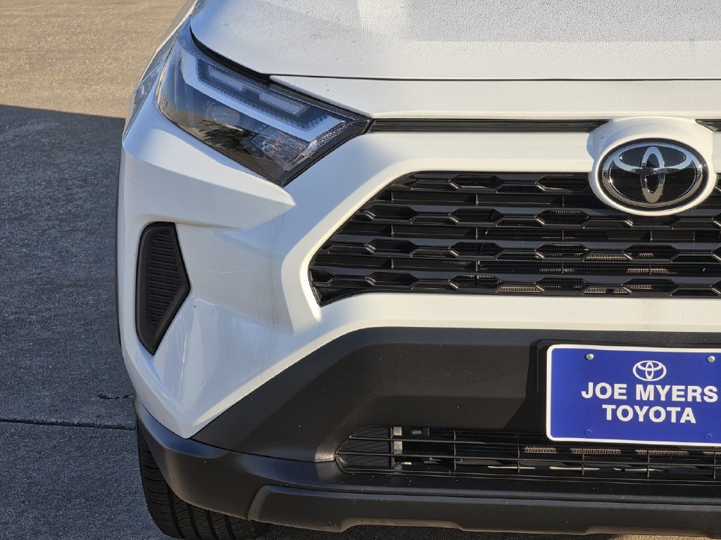 Used 2025 Toyota RAV4 XLE FWD image 5