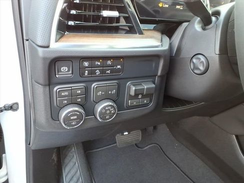 New 2026 Chevrolet Suburban High Country AWD/4WD image 12