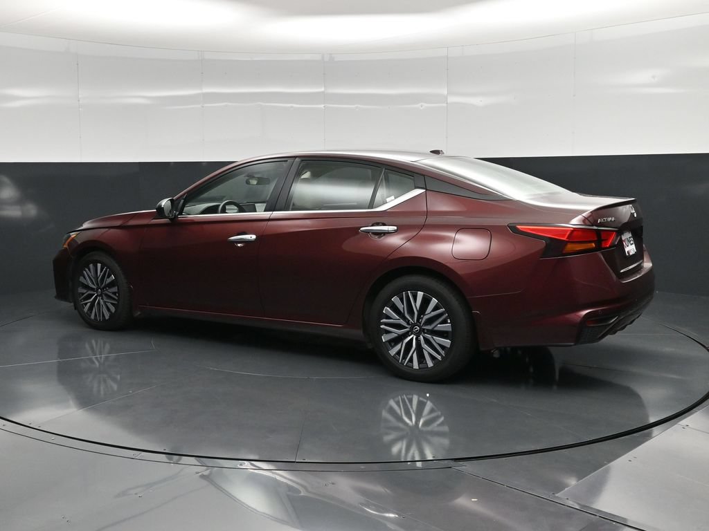 Used 2024 Nissan Altima 2.5 SV FWD image 7