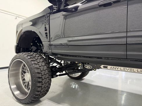 Used 2024 Ford F350 Platinum image 13