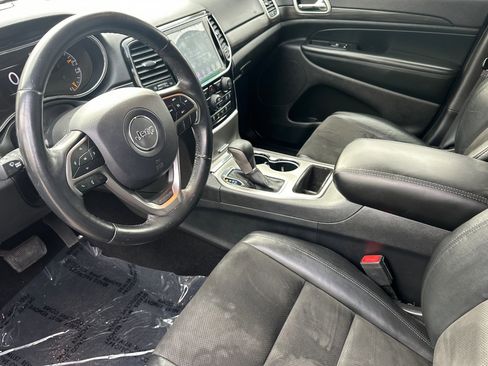 Used 2024 Jeep Grand Cherokee Limited image 4