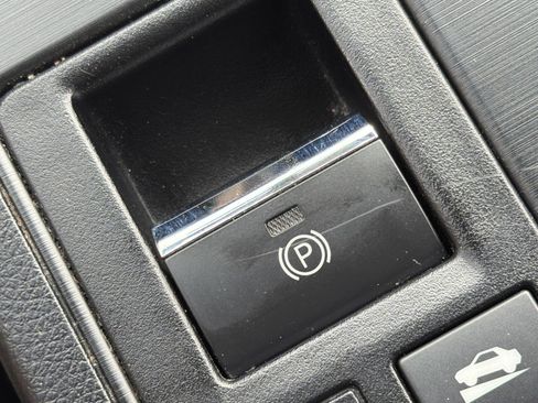 Used 2017 Subaru Legacy 3.6R Limited image 30