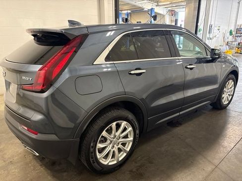 Used 2019 Cadillac XT4 Luxury w/ Cold Weather Package FWD image 4