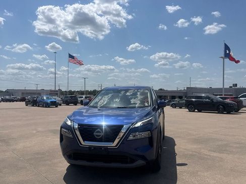 Used 2023 Nissan Rogue SV AWD/4WD image 6