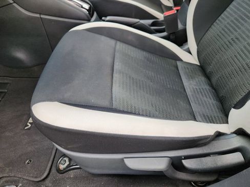 Used 2021 Nissan Versa SV image 18