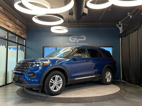 Used 2022 Ford Explorer XLT w/ Class IV Trailer Tow Package AWD/4WD image 7