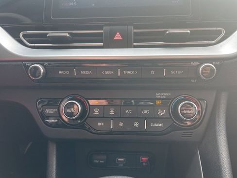 Used 2022 Kia Niro LX image 27
