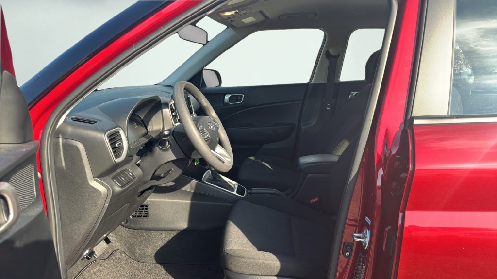 Used 2026 Hyundai Venue SE FWD image 14