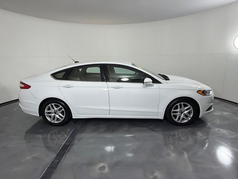 Used 2016 Ford Fusion SE FWD image 4