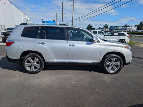 Used 2012 Toyota Highlander Limited w/ Tow Pkg AWD/4WD image 6