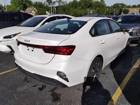 Used 2023 Kia Forte LXS w/ LXS Technology Package FWD image 7