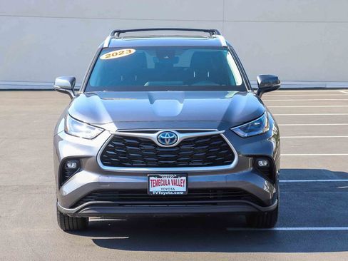 Used 2023 Toyota Highlander XLE AWD/4WD image 2