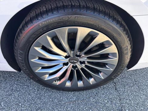 Used 2017 Genesis G90 3.3T Premium image 28