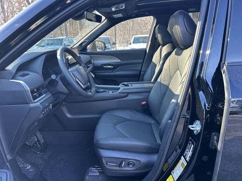 New 2026 Toyota Grand Highlander Hybrid Nightshade Edition image 32