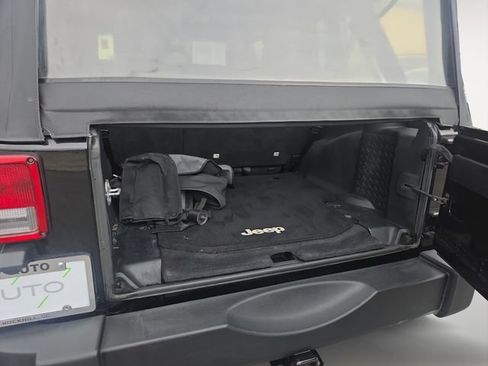 Used 2016 Jeep Wrangler Unlimited Sport w/ Connectivity Group AWD/4WD image 28