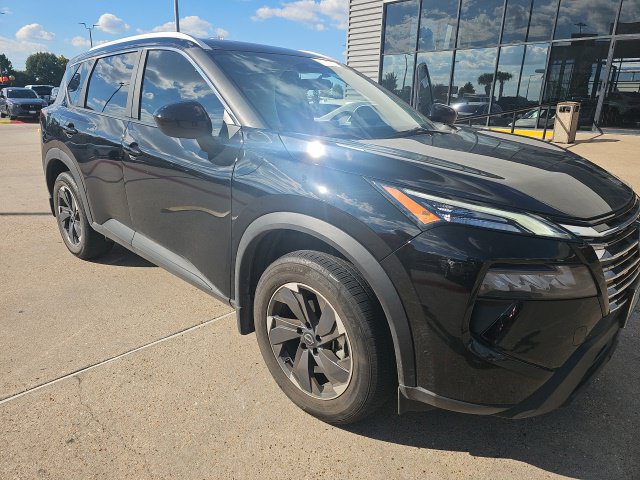 Used 2025 Nissan Rogue SV w/ SV Premium Package FWD image 7