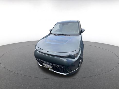 Used 2025 Kia Soul LX w/ LX Technology Package FWD image 2